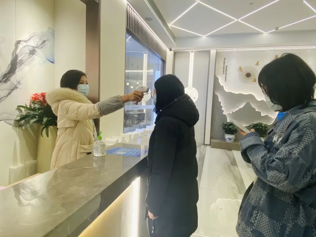 工作防疫两不误丨南鸿装饰组织开展防疫消毒常态化行动