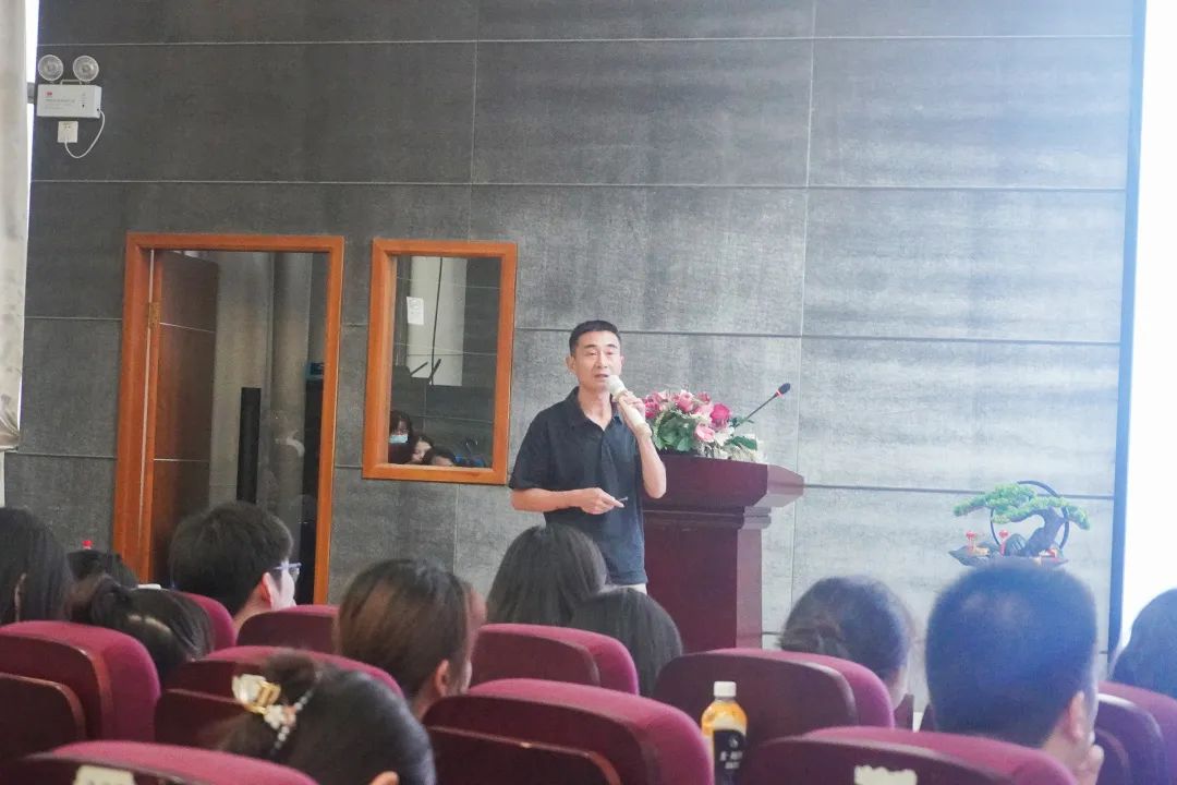 南鸿装饰9月全体设计师会议精彩解读